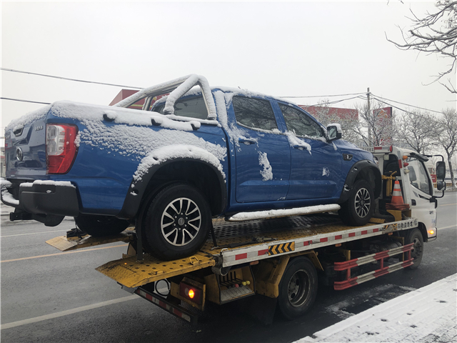 北京市區(qū)交通道路拯救拖車