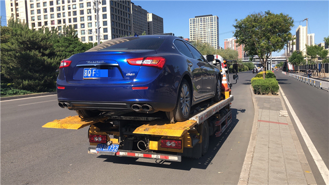 北京市區(qū)交通道路拯救拖車